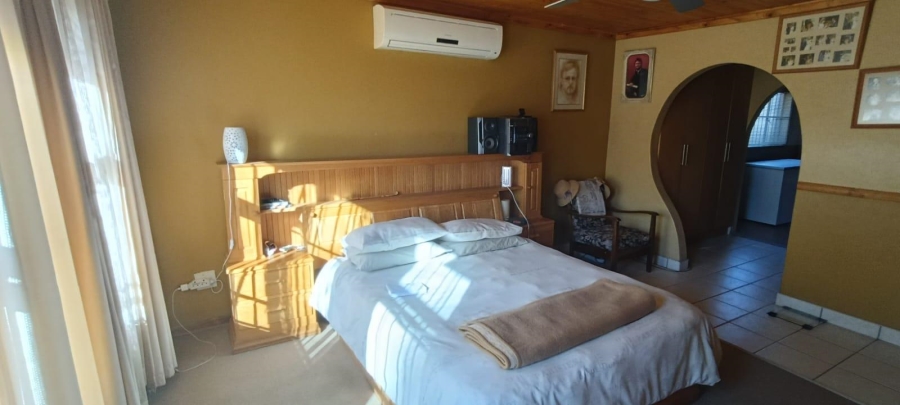 4 Bedroom Property for Sale in Langenhovenpark Free State